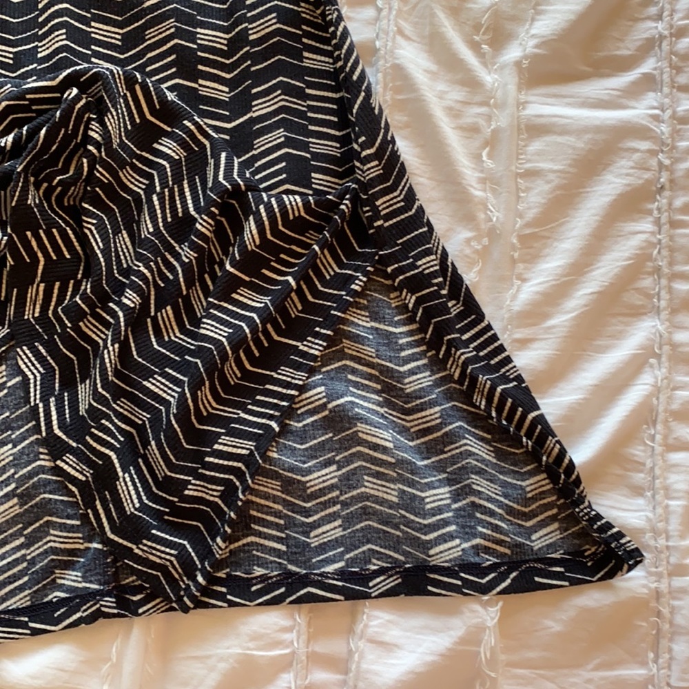 Navy Pattern Halter Top Size Small - Picture 4 of 7